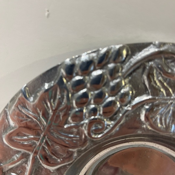 Hecho in Mexico Grapevine patterned silver dish. Size 7”. - Picture 2 of 5
